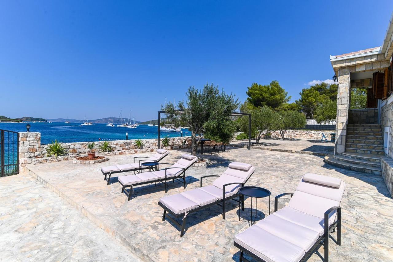 Villa Rudini With Heated Pool Okrug Gornji Exterior foto